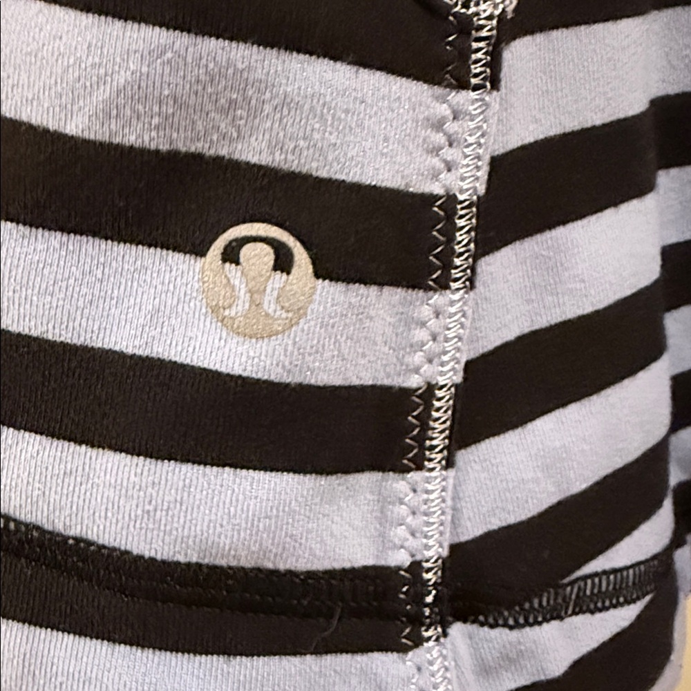 Lululemon Women’s Black Striped Polar Haze Purple Forme Zip Jacket Sz 6 - Picture 4 of 5